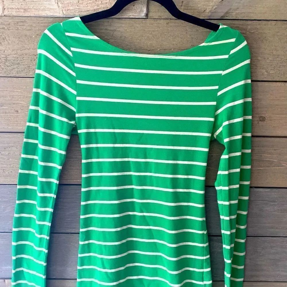 3/$15 🌿 Green with White Stripes long sleeve Top